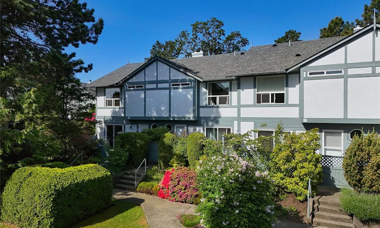10-3008 Quadra Street