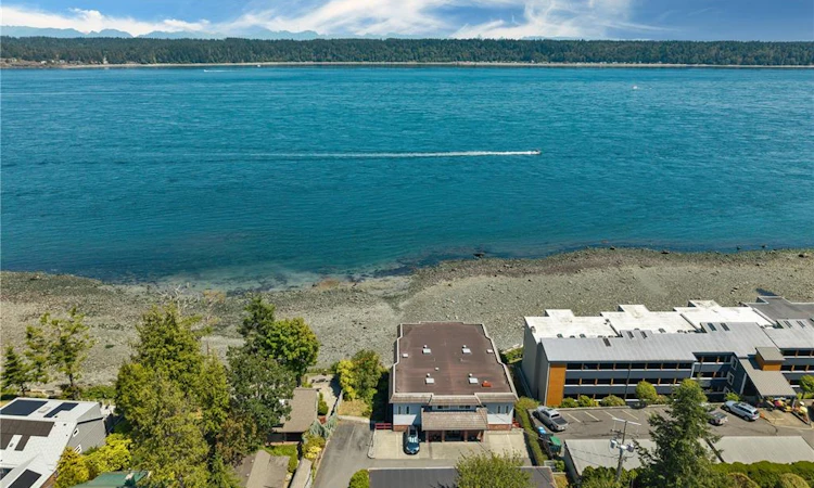 2-553 Island Highway