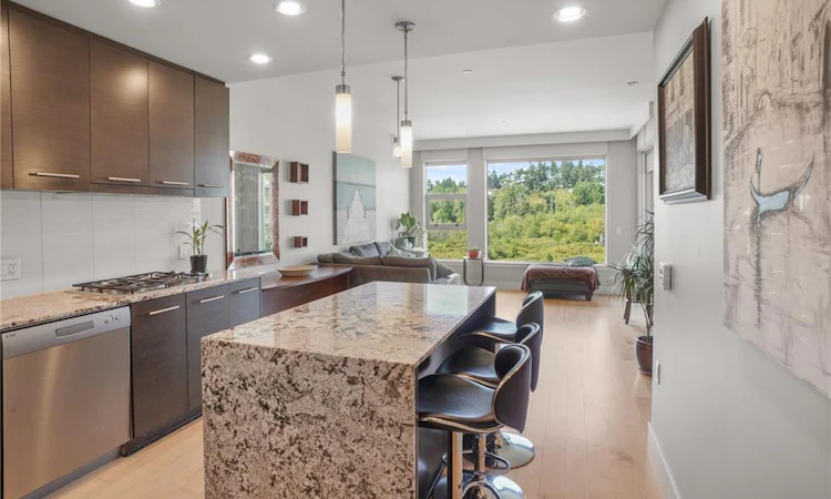 405-3223 Selleck Way