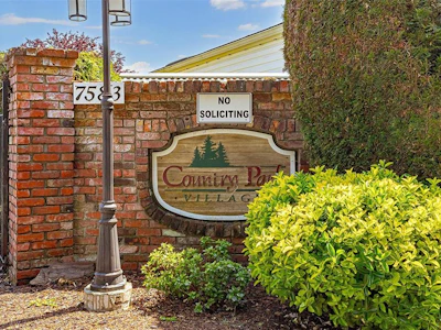 9-7583 Central Saanich Road - 5