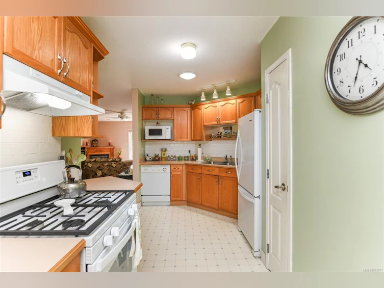 10-3355 First Street, Cumberland, BC, V0R 1S0 - 7