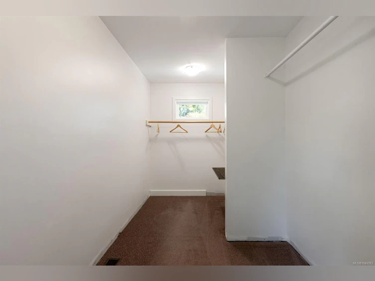10206 Almond Street, Sidney, BC, V8L 3N3 - 17