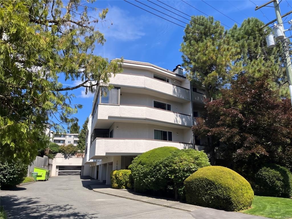 303-1068 Tolmie Avenue, Victoria, BC, V8X 4T4