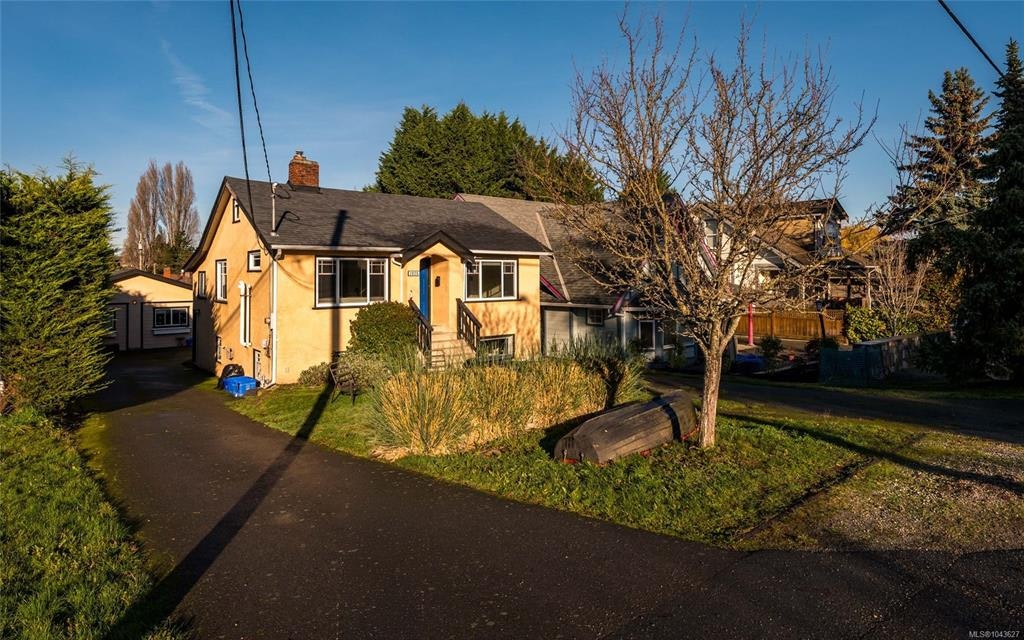 3026 Donald Street, Saanich, BC, V9A 1Y2