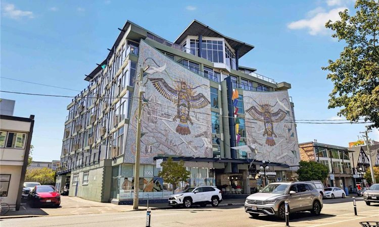213-1061 Fort Street