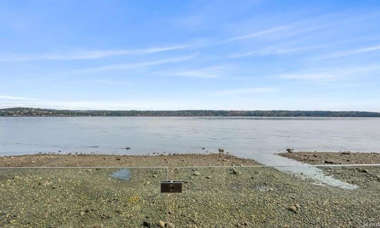 12-523 Island Highway