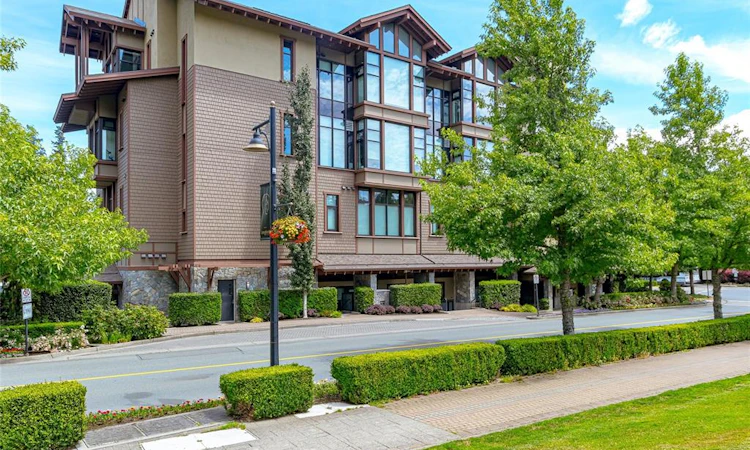 301-2049 Country Club Way