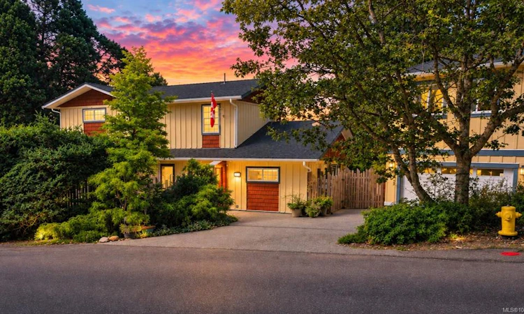 3259 Dolphin Drive
