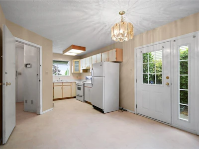 4216 Ponderosa Crescent - 2