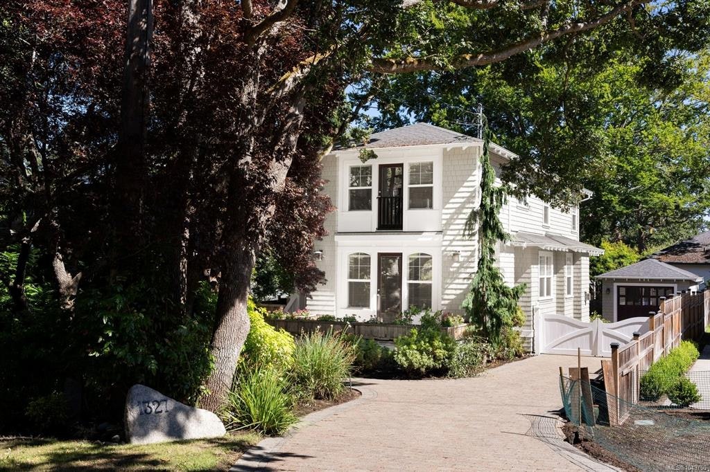 1327 Transit Road, Oak Bay, BC, V8V 1V1