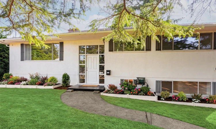 1960 Grandview Drive