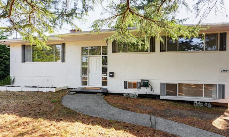 1960 Grandview Drive