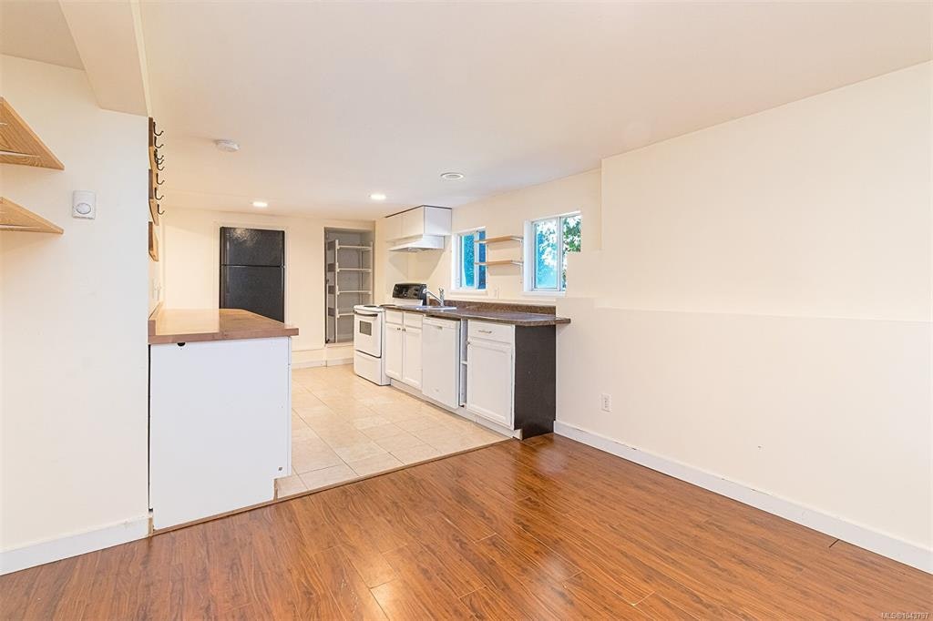 881 Leslie Drive, Saanich, BC, V8X 2Y3 - 23