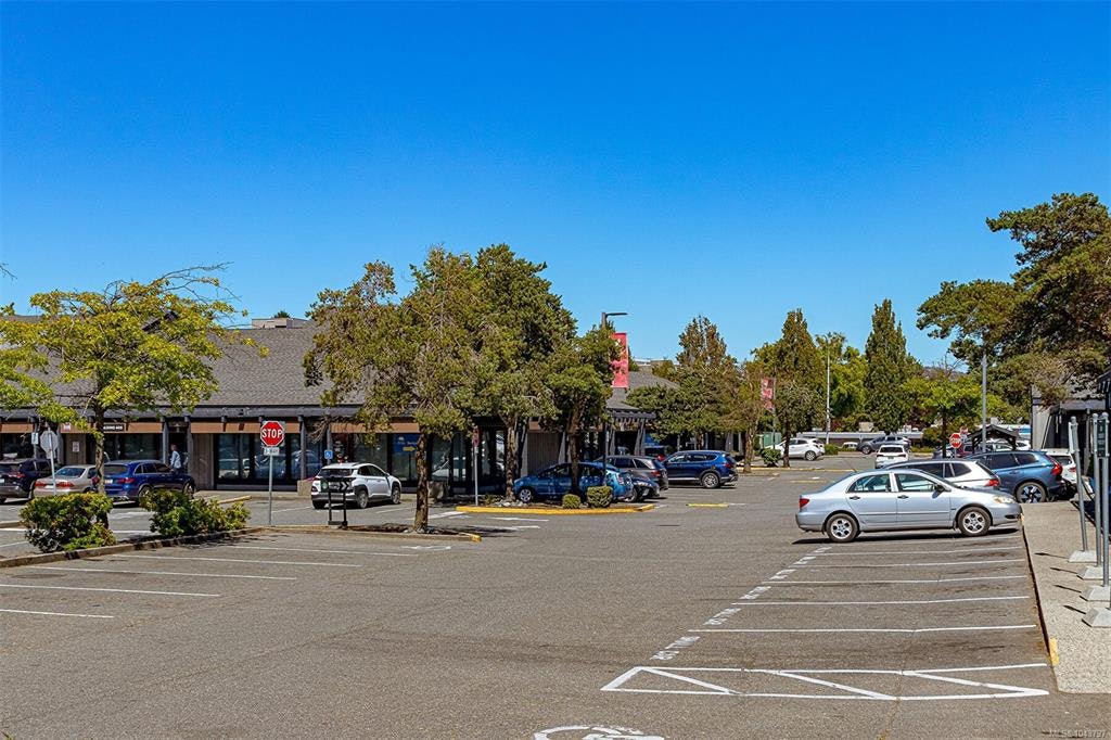 881 Leslie Drive, Saanich, BC, V8X 2Y3 - 48