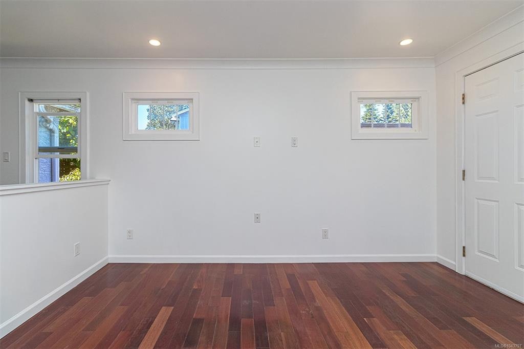881 Leslie Drive, Saanich, BC, V8X 2Y3 - 6