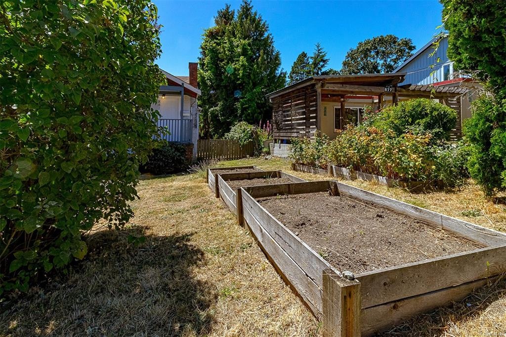881 Leslie Drive, Saanich, BC, V8X 2Y3 - 36