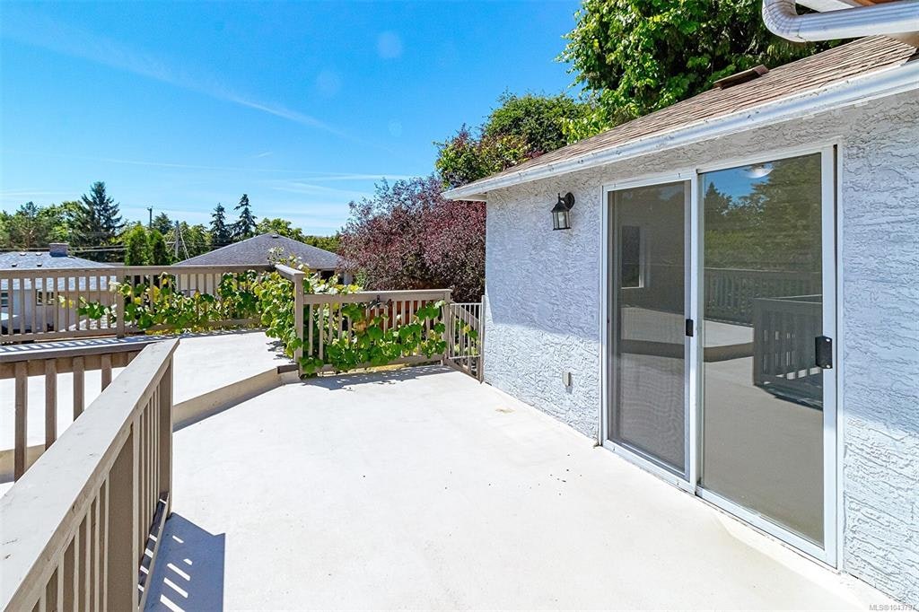881 Leslie Drive, Saanich, BC, V8X 2Y3 - 33