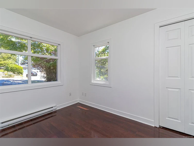 881 Leslie Drive, Saanich, BC, V8X 2Y3 - 18