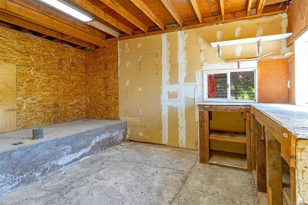 881 Leslie Drive, Saanich, BC, V8X 2Y3 - 40