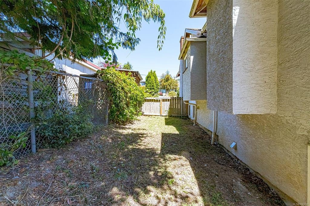 881 Leslie Drive, Saanich, BC, V8X 2Y3 - 38