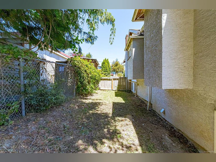 881 Leslie Drive, Saanich, BC, V8X 2Y3 - 38