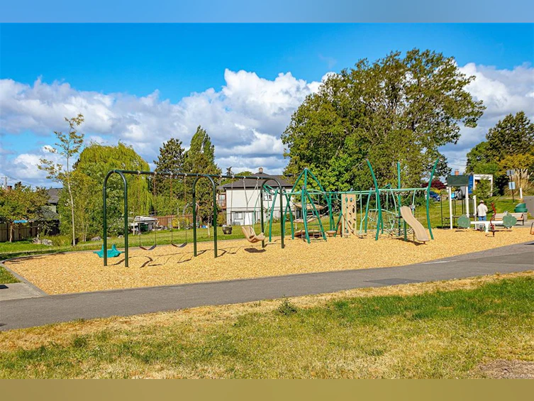 881 Leslie Drive, Saanich, BC, V8X 2Y3 - 53