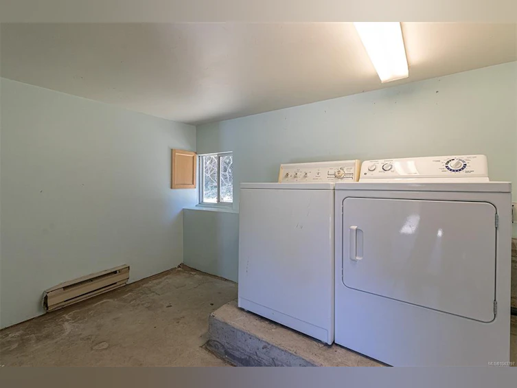 881 Leslie Drive, Saanich, BC, V8X 2Y3 - 30