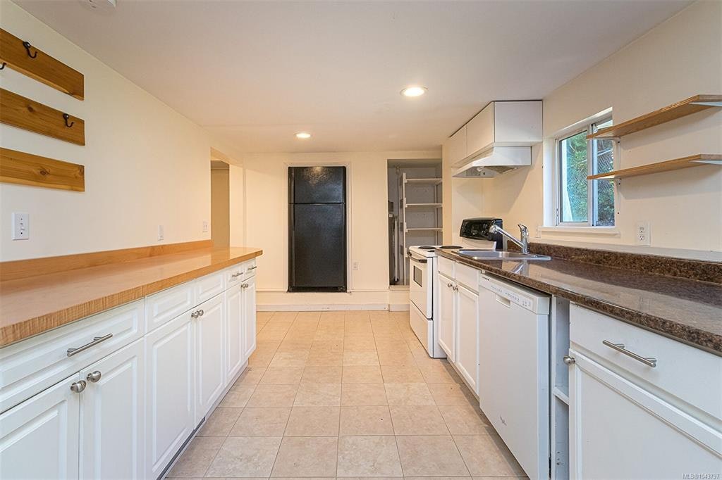 881 Leslie Drive, Saanich, BC, V8X 2Y3 - 24
