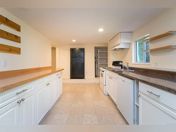 881 Leslie Drive, Saanich, BC, V8X 2Y3 - 24