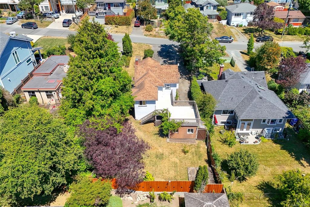 881 Leslie Drive, Saanich, BC, V8X 2Y3 - 41