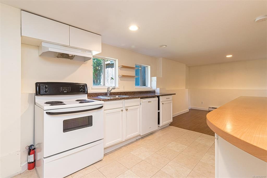 881 Leslie Drive, Saanich, BC, V8X 2Y3 - 25
