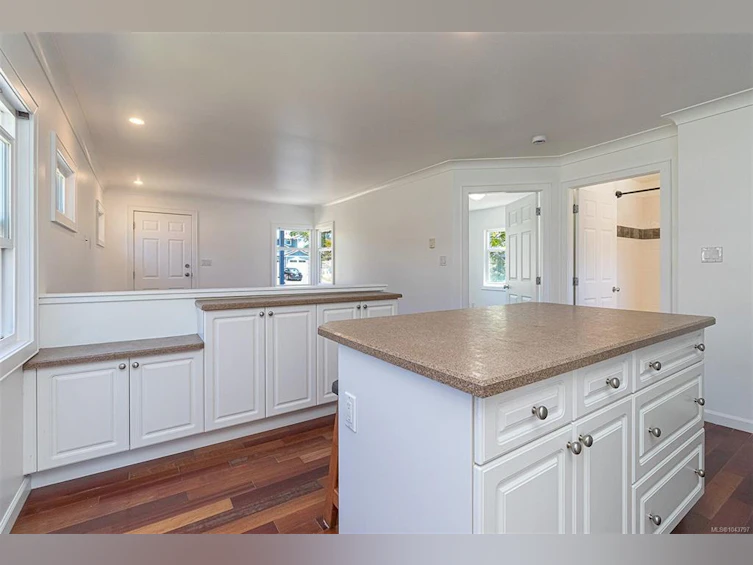 881 Leslie Drive, Saanich, BC, V8X 2Y3 - 13