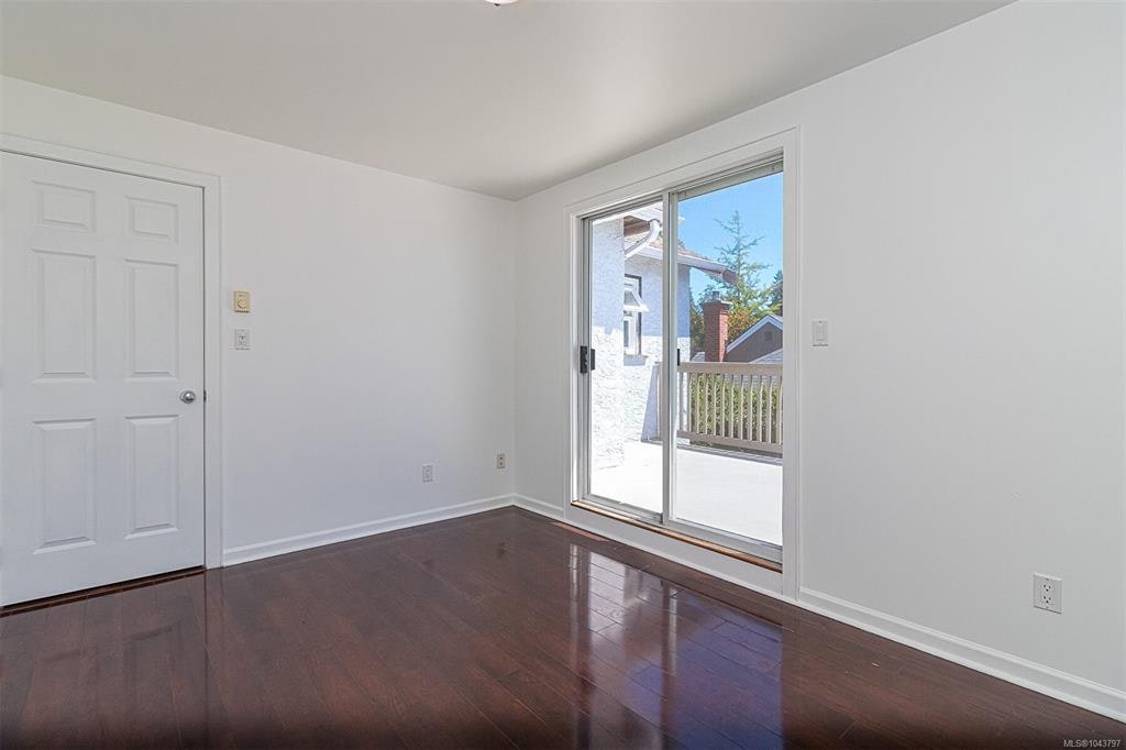 881 Leslie Drive, Saanich, BC, V8X 2Y3 - 16