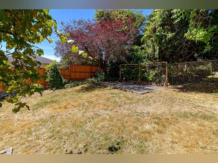881 Leslie Drive, Saanich, BC, V8X 2Y3 - 37