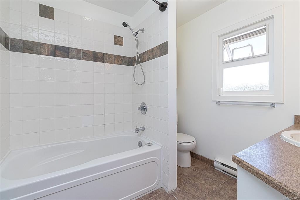 881 Leslie Drive, Saanich, BC, V8X 2Y3 - 17