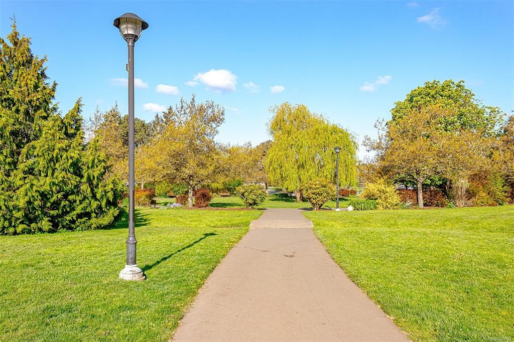 881 Leslie Drive, Saanich, BC, V8X 2Y3 - 51