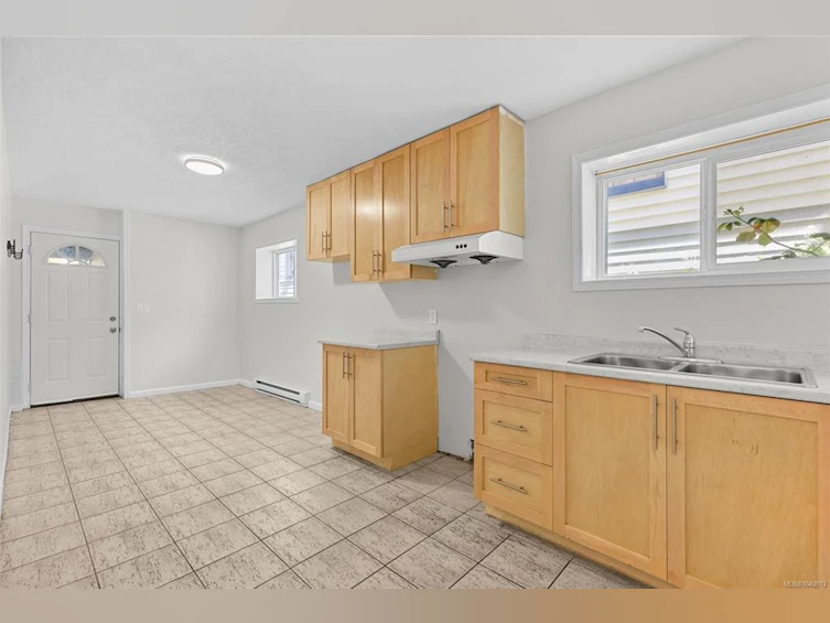 1575 Burton Avenue, Victoria, BC, V8T 2N3 - 22