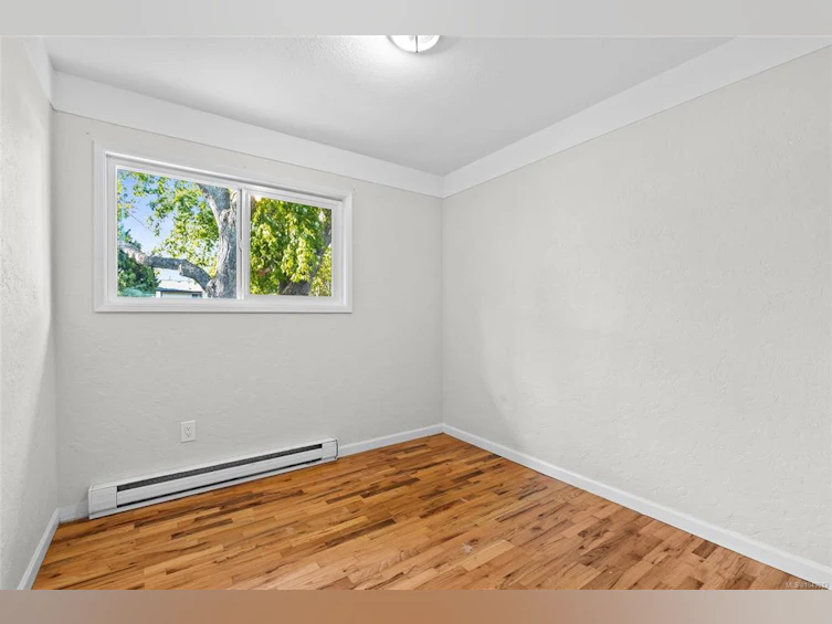 1575 Burton Avenue, Victoria, BC, V8T 2N3 - 15