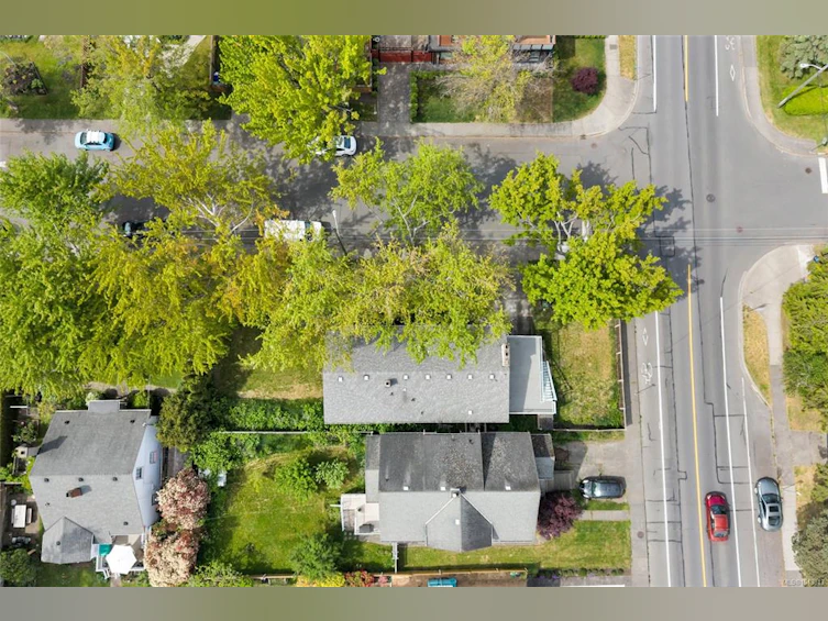 1575 Burton Avenue, Victoria, BC, V8T 2N3 - 38