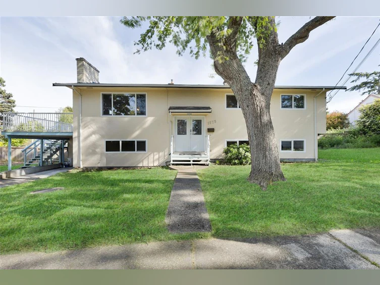 1575 Burton Avenue, Victoria, BC, V8T 2N3