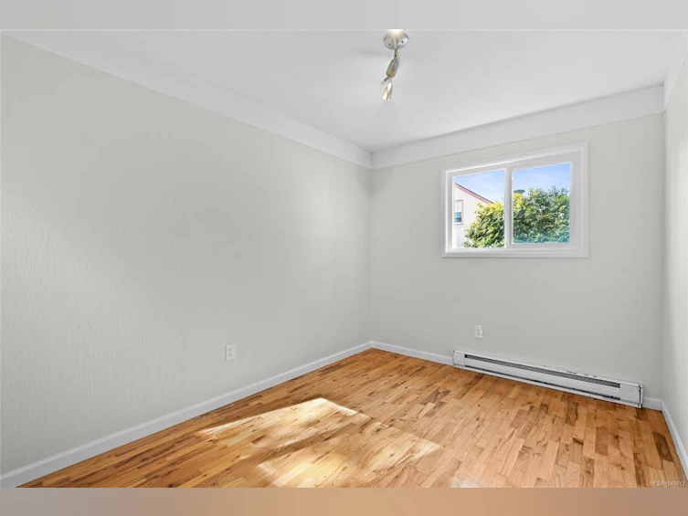 1575 Burton Avenue, Victoria, BC, V8T 2N3 - 11