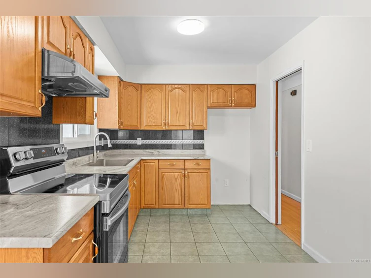 1575 Burton Avenue, Victoria, BC, V8T 2N3 - 9