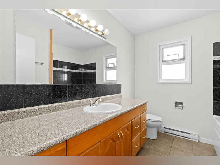 1575 Burton Avenue, Victoria, BC, V8T 2N3 - 16