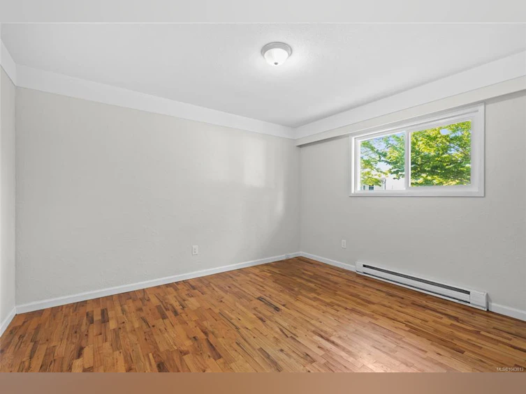 1575 Burton Avenue, Victoria, BC, V8T 2N3 - 13