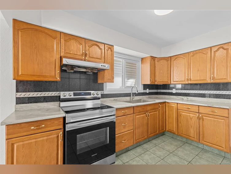 1575 Burton Avenue, Victoria, BC, V8T 2N3 - 10