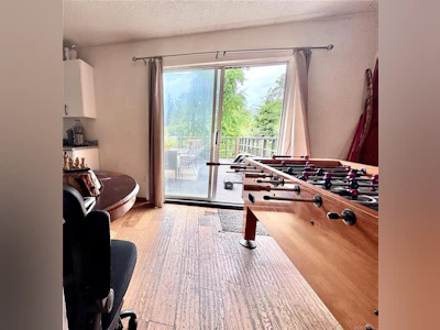 1690 Holly Crescent - 5