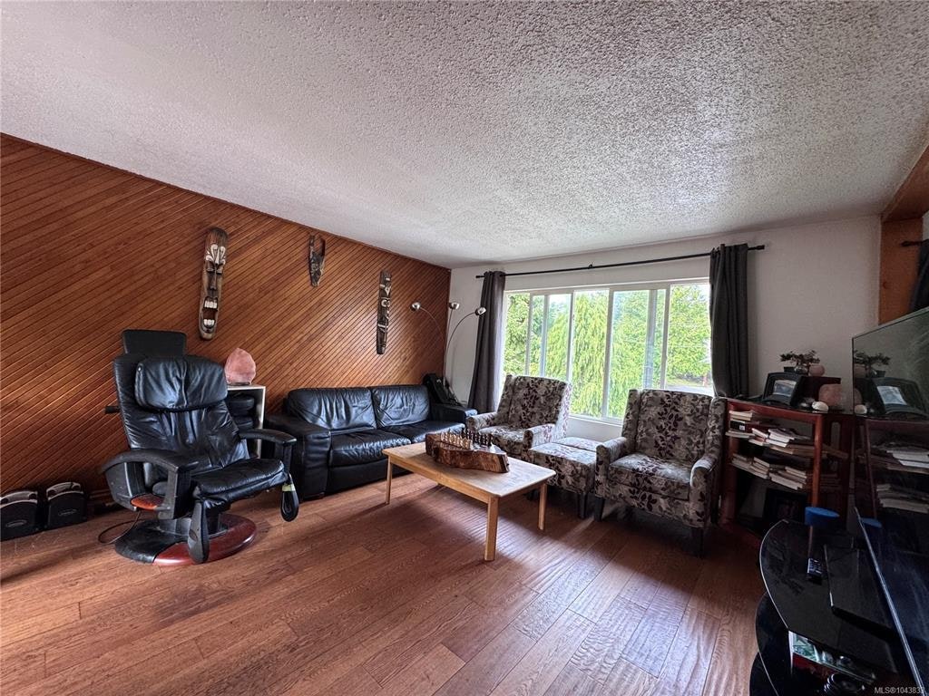 1690 Holly Crescent, Ucluelet, BC, V0R 3A0 - 3