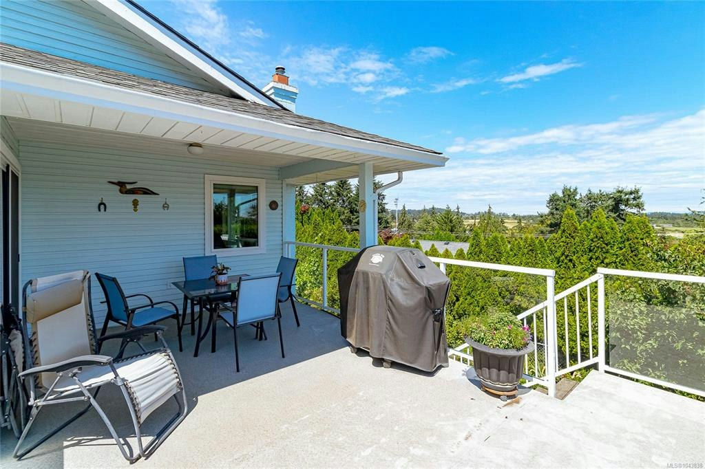 7453 Veyaness Road, Central Saanich, BC, V8M 1V9