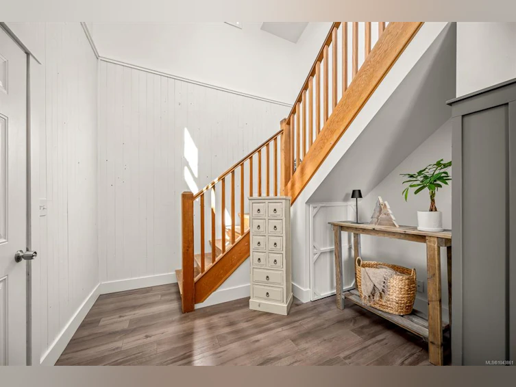 2612 Dunsmuir Avenue, Cumberland, BC, V0R 1S0 - 2