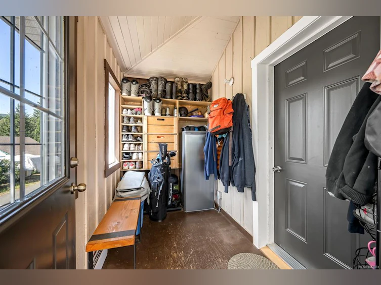 2612 Dunsmuir Avenue, Cumberland, BC, V0R 1S0 - 38
